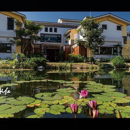 Appartamento 山花映水紅莊園民宿 Yuemei Esterno foto